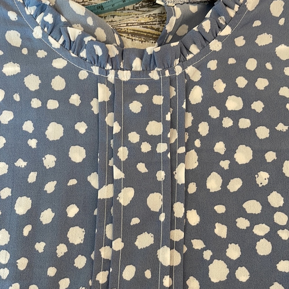 SOLUTION BLUE LEOPARD PRINT RUFFLE NECKLINE WITH RUFFLE DETAIL SLEEVE DRESS - Picture 4 of 6
